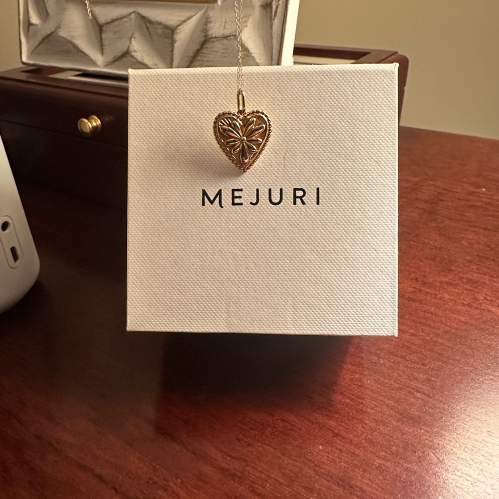 Mejuri Gold Heart Pendant Necklace